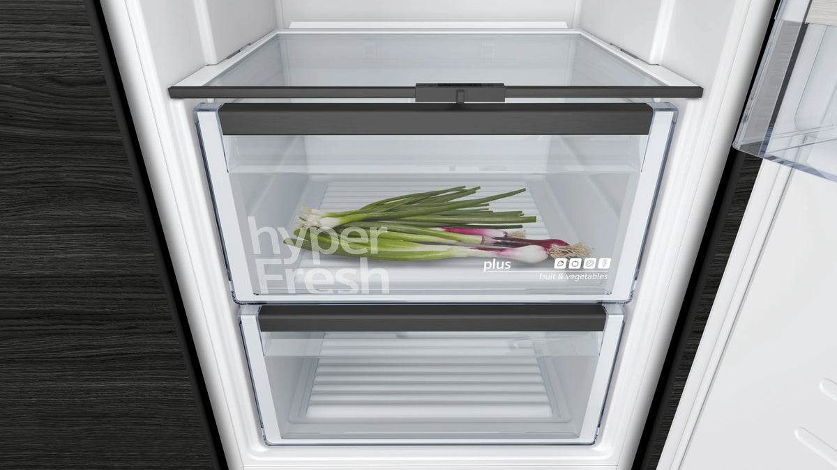 iQ500 Built-in fridge 177.2 x 55.8 cm soft close flat hinge KI81RSOE0G