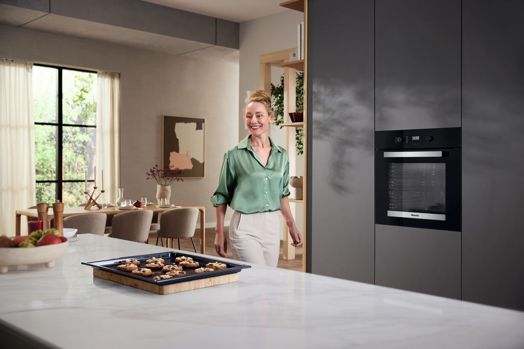Miele H2455BP Single Oven in CleanSteel – image 4