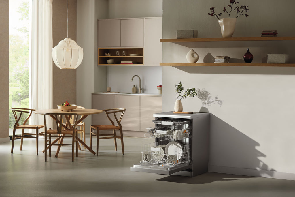 Miele G5811 SC Freestanding Dishwasher in CleanSteel — Miele G5811 SC Freestanding Dishwasher in CleanSteel — Miele G5811 SC Freestanding Dishwasher in CleanSteel — Miele G5811 SC Dishwashers in CleanSteel — In-situ shot