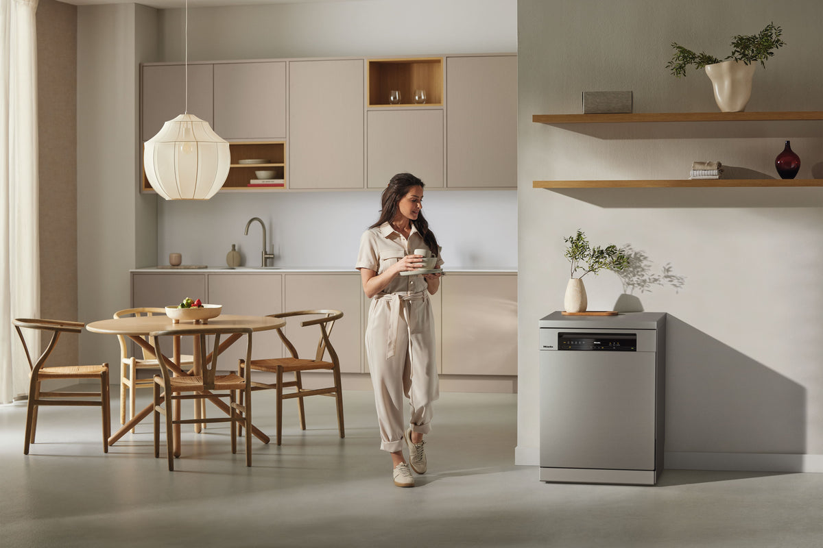 Miele G7600 SC Freestanding Dishwasher in CleanSteel — Miele G7600 SC Freestanding Dishwasher in CleanSteel — Miele G7600 SC Freestanding Dishwasher in CleanSteel — Miele G7600 SC Dishwashers in CleanSteel — In-situ shot