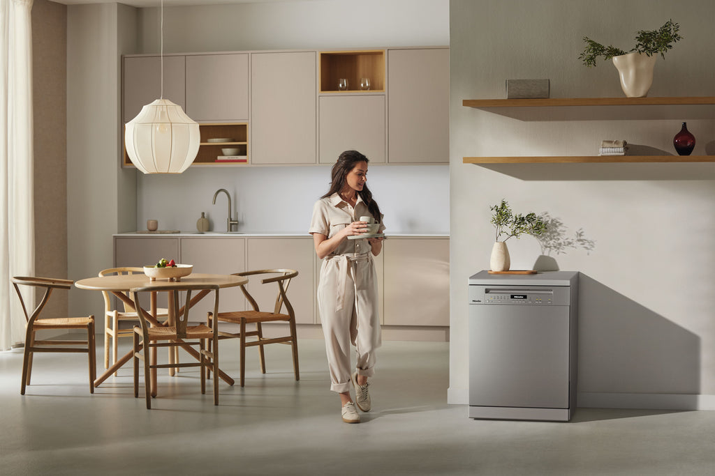 Miele G7040 SC Freestanding Dishwasher in CleanSteel — Miele G7040 SC Freestanding Dishwasher in CleanSteel — Miele G7040 SC Freestanding Dishwasher in CleanSteel — Miele G7040 SC Dishwashers in CleanSteel — In-situ shot