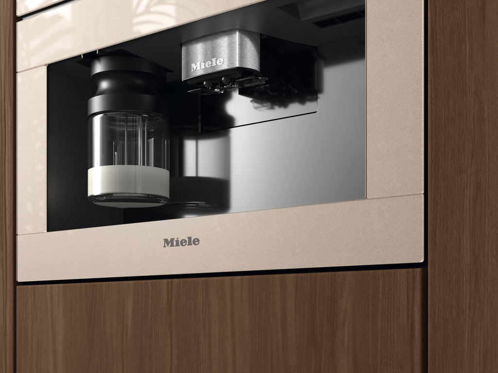 Miele CVA7845 Built-in Coffee Machine in Pearl beige — Miele CVA7845 Built-in Coffee Machine in Pearl beige — Miele CVA7845 Built-in Coffee Machine in Pearl beige — Miele CVA7845 Beverage preparation in Pearl beige — Detailed image