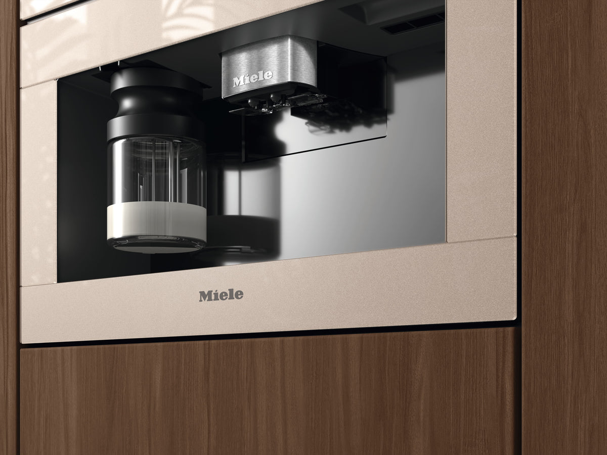 Miele CVA7845 Built-in Coffee Machine in Pearl beige — Miele CVA7845 Built-in Coffee Machine in Pearl beige — Miele CVA7845 Built-in Coffee Machine in Pearl beige — Miele CVA7845 Beverage preparation in Pearl beige — Detailed image