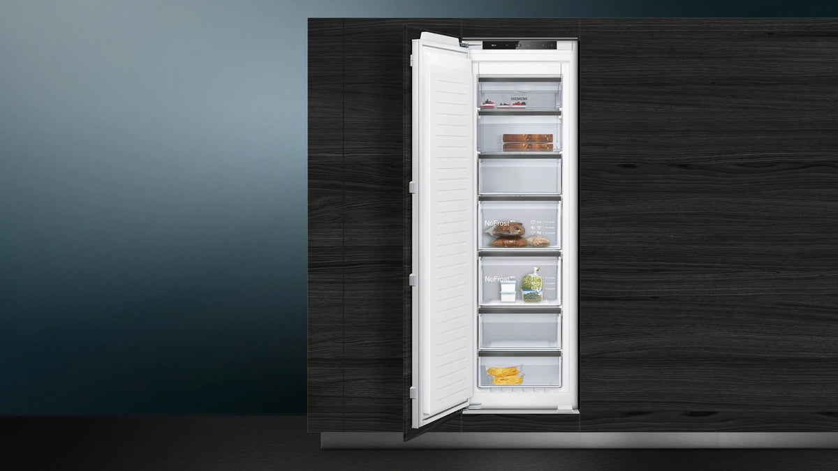 Siemens iQ700 Built-in freezer 177.2 x 55.8 cm soft close flat hinge GI81NHCE0