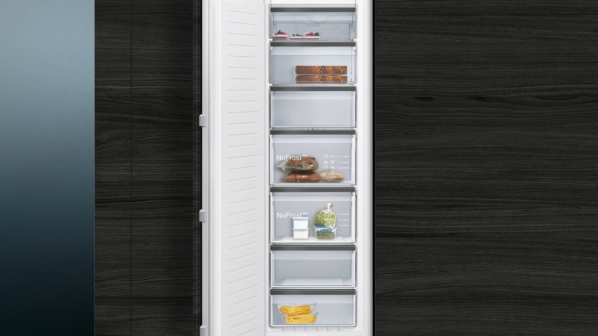 Siemens iQ700 Built-in freezer 177.2 x 55.8 cm soft close flat hinge GI81NHCE0