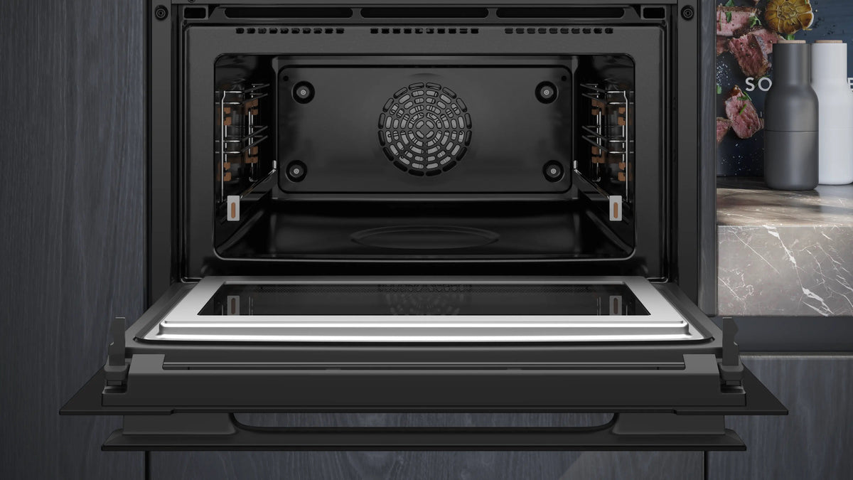 Siemens iQ700 Built-in compact oven with microwave function 60 x 45 cm Black CM978GNB1B