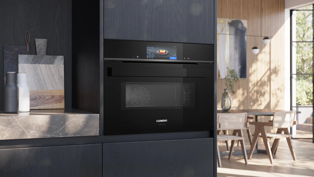 Siemens iQ700 Built-in compact oven with microwave function 60 x 45 cm Black CM978GNB1B