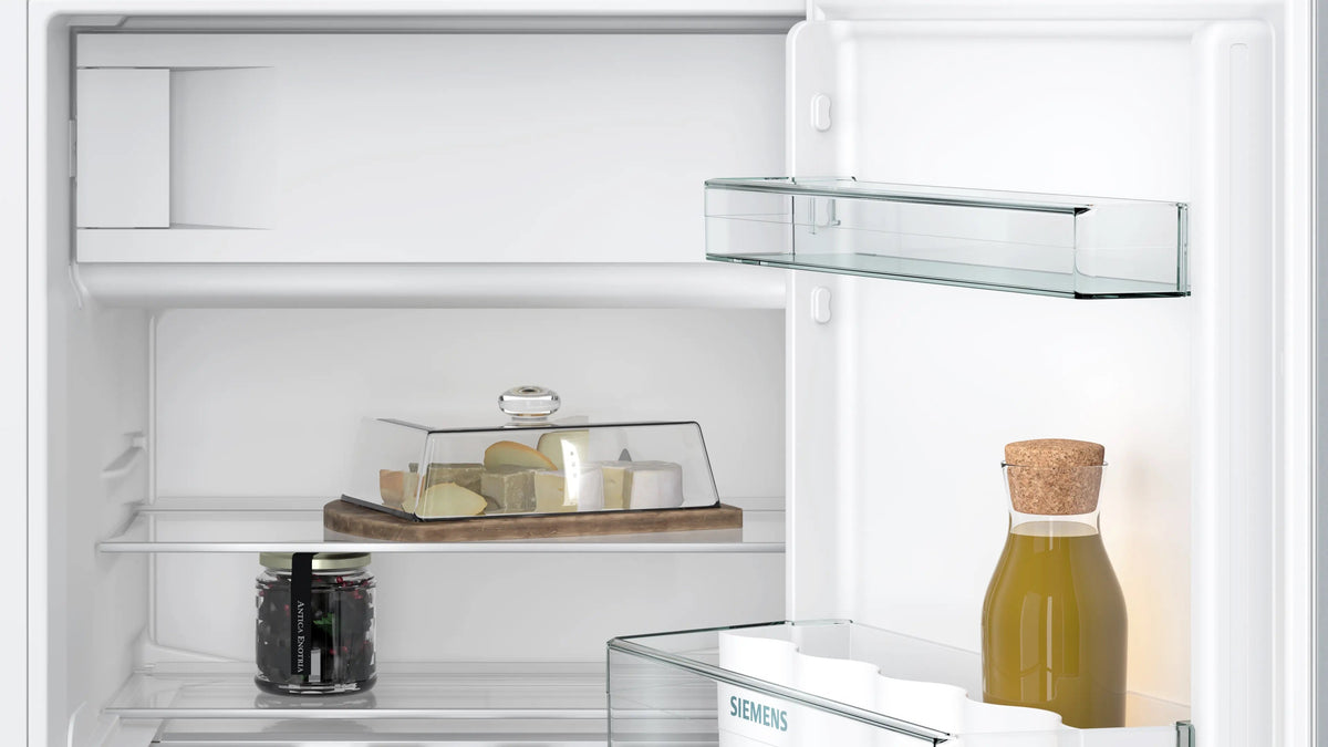 Siemens iQ300 Built-under fridge with freezer section 82 x 59.8 cm flat hinge KU22LVFD0G