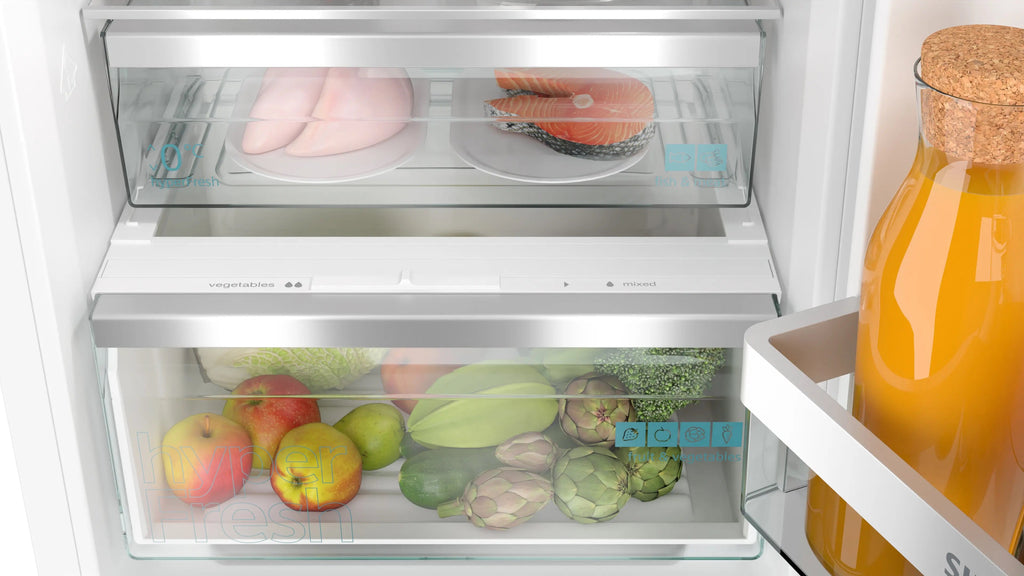 Siemens iQ500 Built-in fridge-freezer with freezer at bottom 177.2 x 55.8 cm soft close flat hinge KI86NADD0