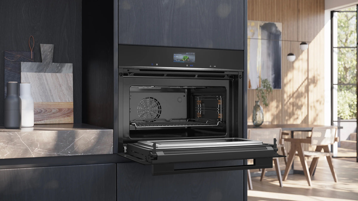 Siemens iQ700 Built-in compact oven with microwave function 60 x 45 cm Black CM736G1B1