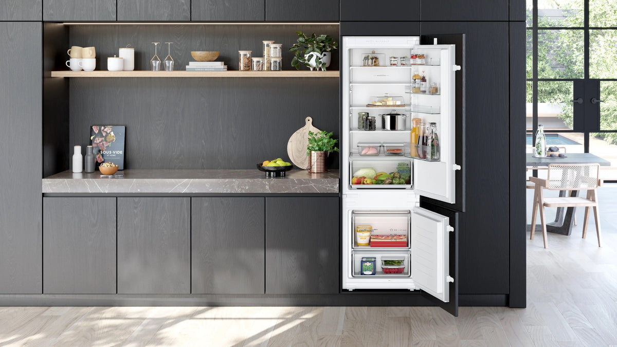 Siemens iQ100 Built-in fridge-freezer with freezer at bottom 177.2 x 54.1 cm sliding hinge KI87VNSE0G