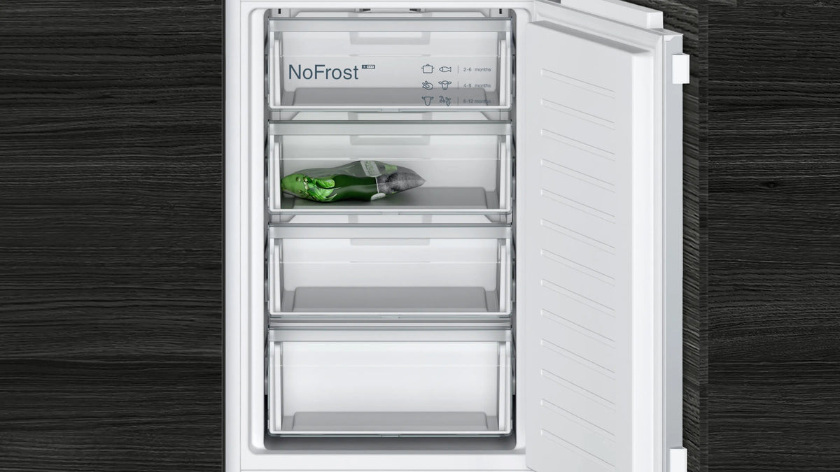 Siemens iQ100 Built-in fridge-freezer with freezer at bottom 177.2 x 54.1 cm flat hinge KI85NNFE0G
