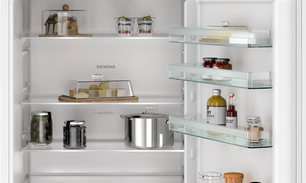 Siemens iQ100 Built-in fridge-freezer with freezer at bottom 193.5 x 69.1 cm sliding hinge KB96NNSE0