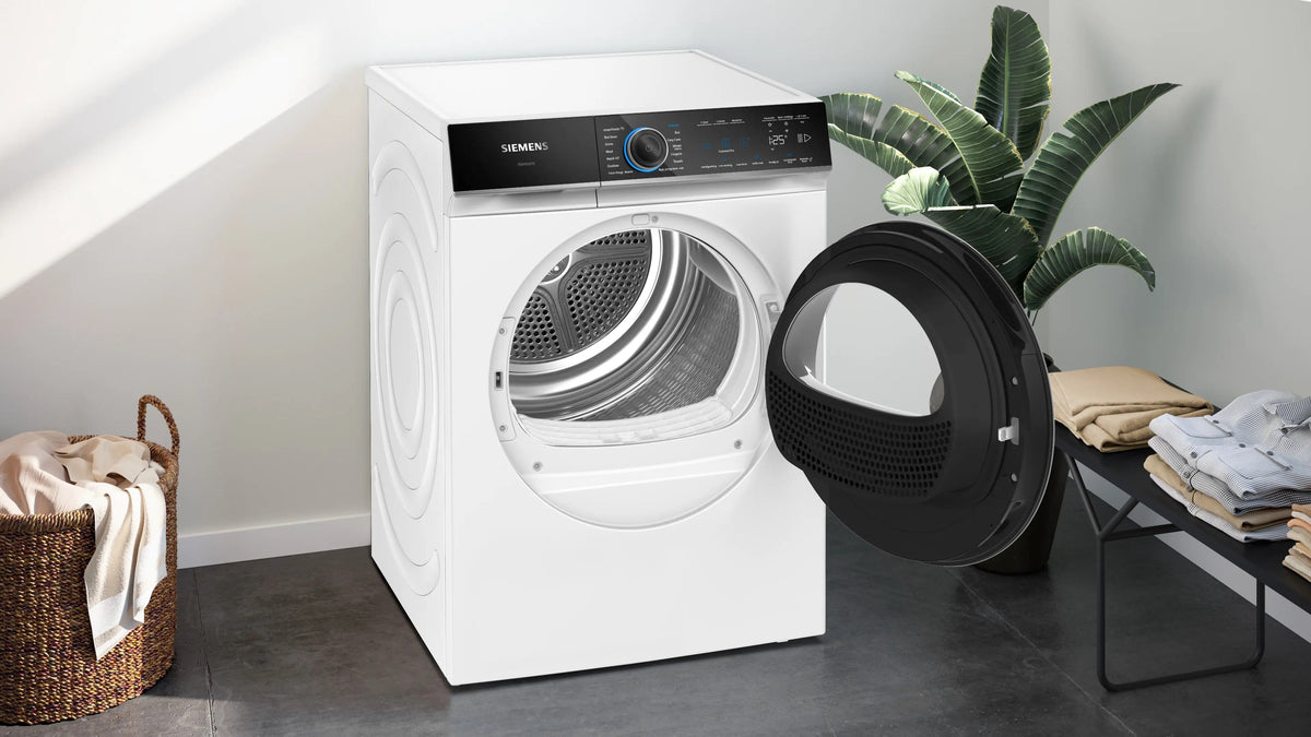 Siemens iQ700 Heat pump tumble dryer 9 kg WR47B2C9GB