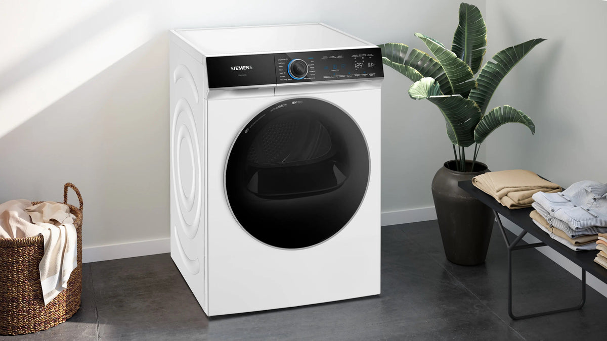 Siemens iQ700 Heat pump tumble dryer 9 kg WR47B2C9GB