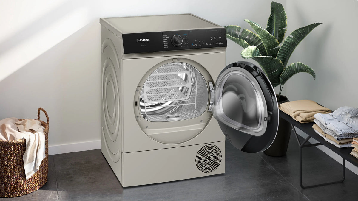 Siemens iQ500 Heat pump tumble dryer 9 kg Silver inox WQ46H2DXGB
