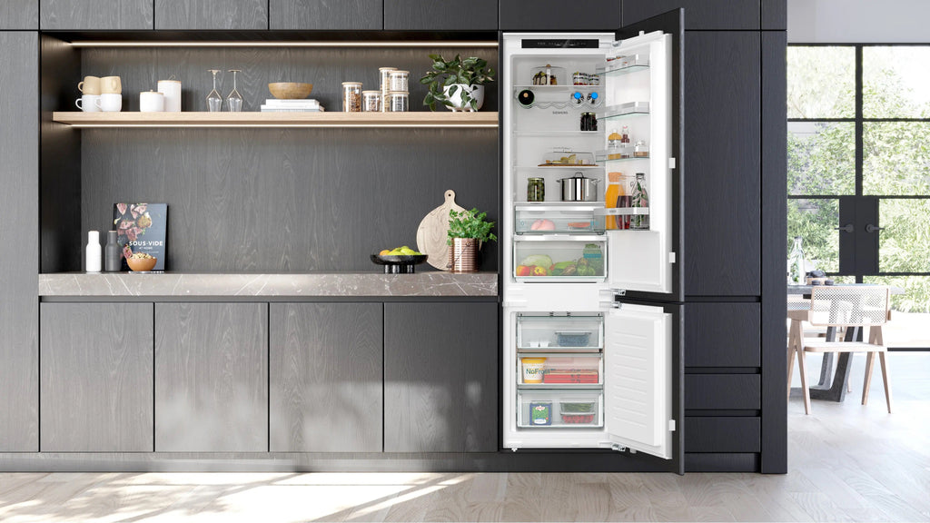 Siemens iQ300 Built-in fridge-freezer with freezer at bottom 193.5 x 55.8 cm flat hinge KI96NVFD0G