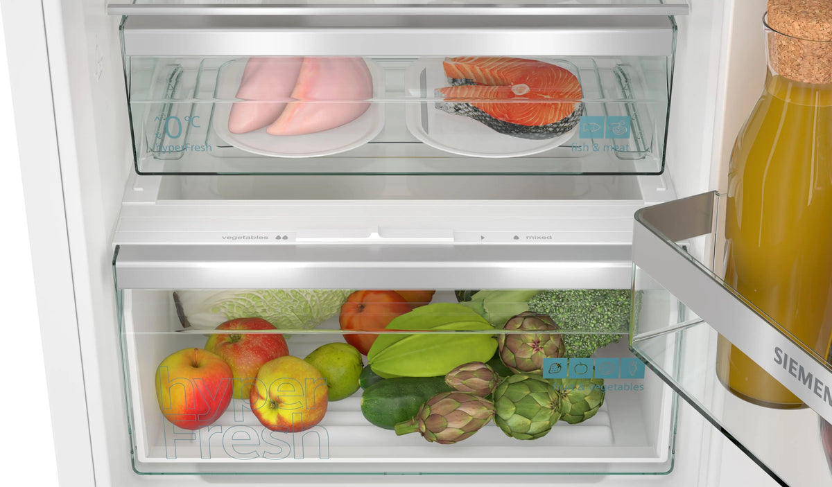 Siemens iQ300 Built-in fridge-freezer with freezer at bottom 193.5 x 55.8 cm flat hinge KI96NVFD0G