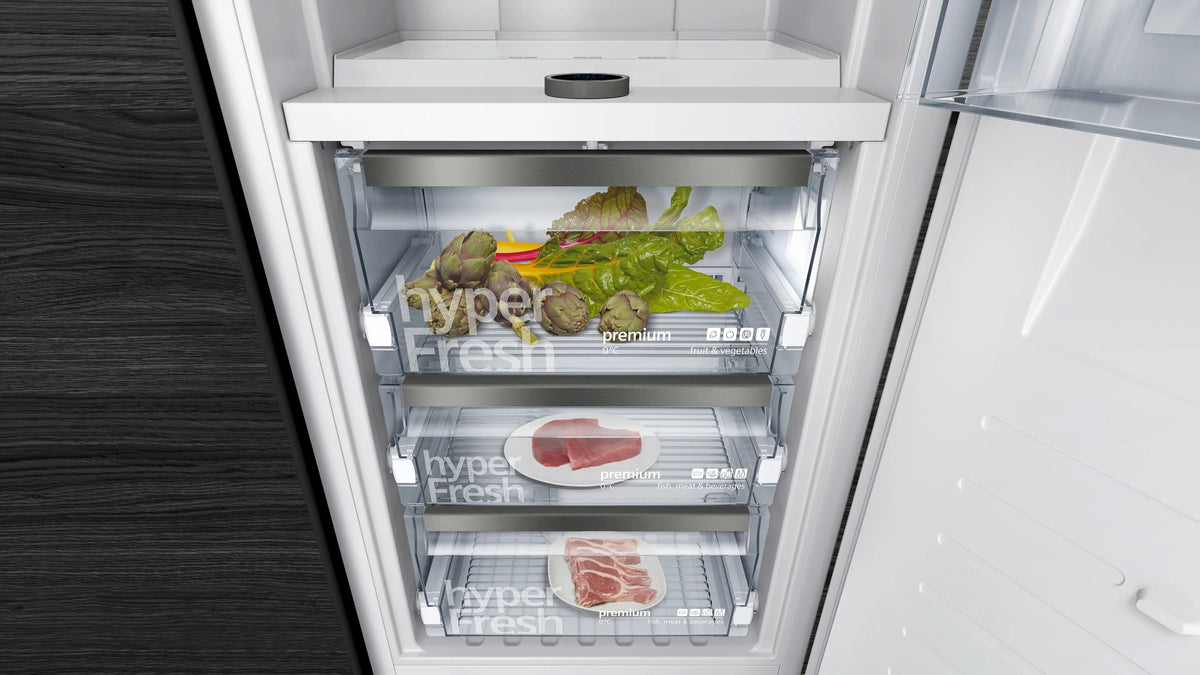 Siemens iQ700 Built-in fridge 177.2 x 55.8 cm soft close flat hinge KI81FHOD0