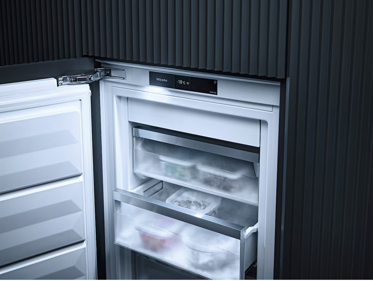 Miele FNS7774 D Freezer – image 3