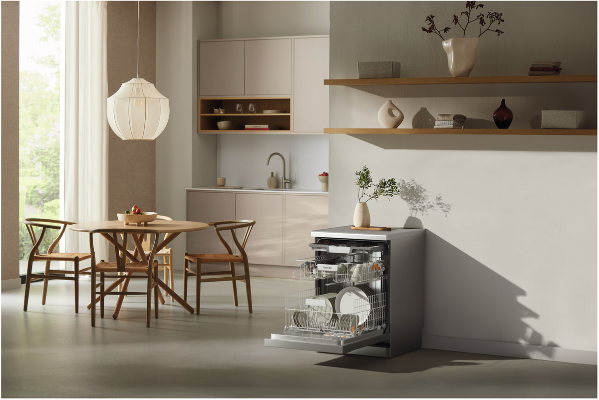 Miele G5811 SC Freestanding Dishwasher – image 5
