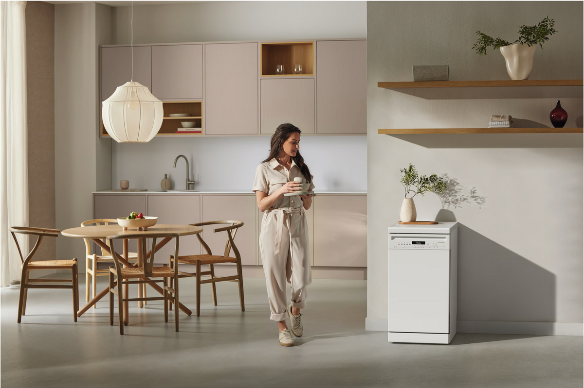 Miele G5740 SC Freestanding Dishwasher in White – image 5