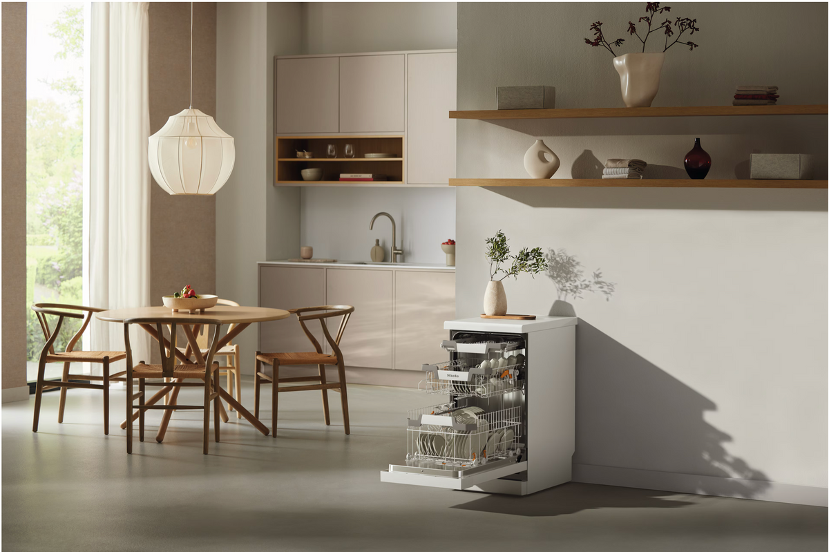 Miele G5740 SC Freestanding Dishwasher in White – image 6
