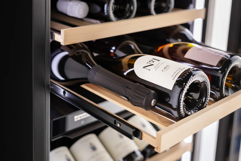 Dunavox Prime DVP-25.65DB 25 bottle integrated wine fridge – Black glass